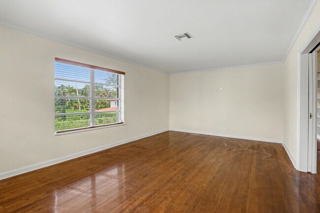 Photo - 240 Oleander Ave Unidad 244