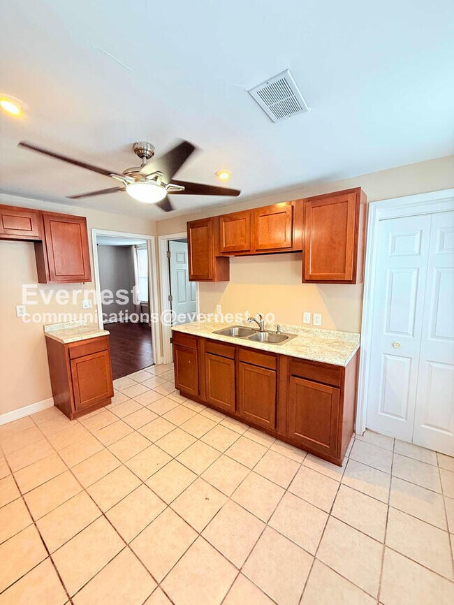 Photo - 4443 Elmwood St Unit 4447