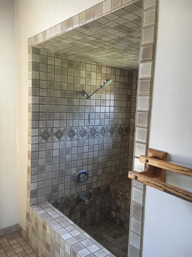 Photo - 215 Blackburn St