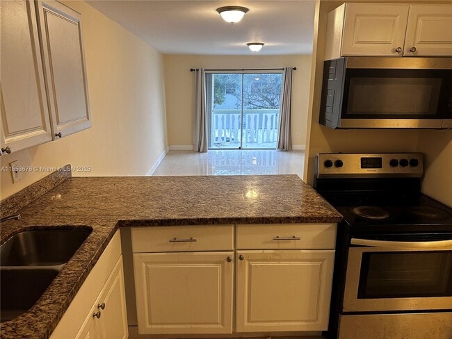 Building Photo - 15201 NE 6th Ave Unit C208 Rental