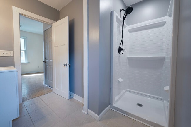 Shower - 1035 Victoria St N Unit 1035