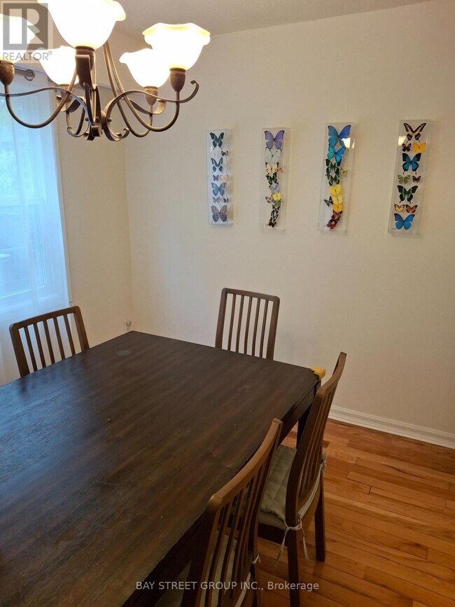 Photo - 2120 Rathburn Rd E