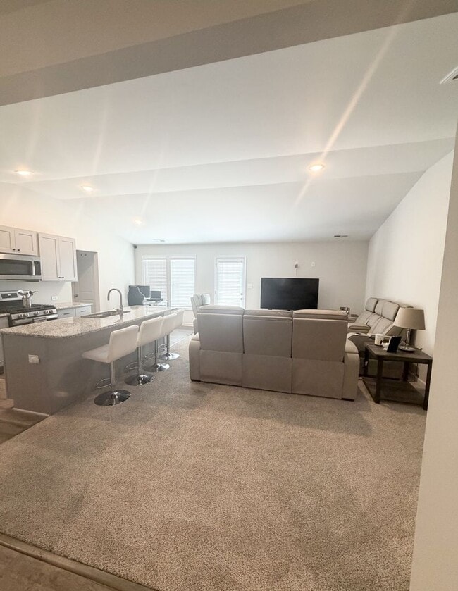 Photo - 4036 Shire St
