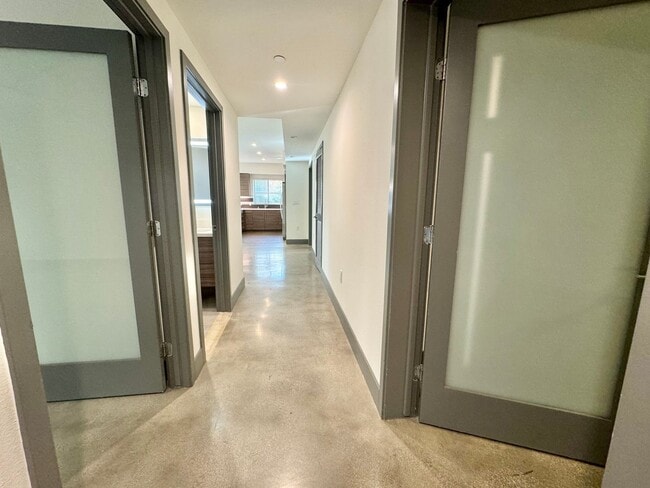 Photo - 3743 Midvale Ave Unidad 103