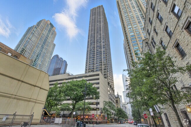 Building Photo - 30 E Huron St Unit 2103 Rental