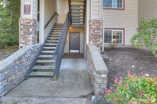 Building Photo - 3Bd/2Bd Issaquah Condo Unit D101