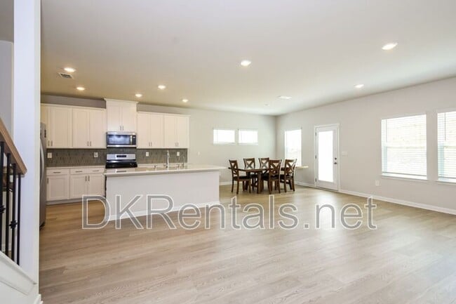 Photo - 177 Water Oak Wy