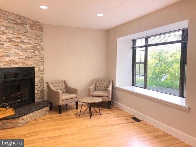 Photo - 5 Algonquin Ct