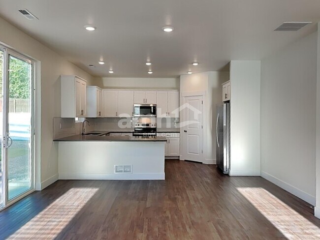 Photo - 805 S Oak St