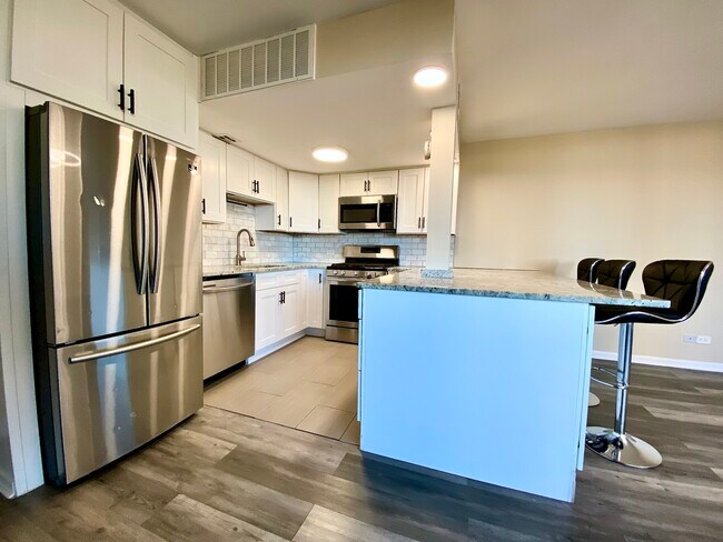 Photo - 6150 N Kenmore Ave