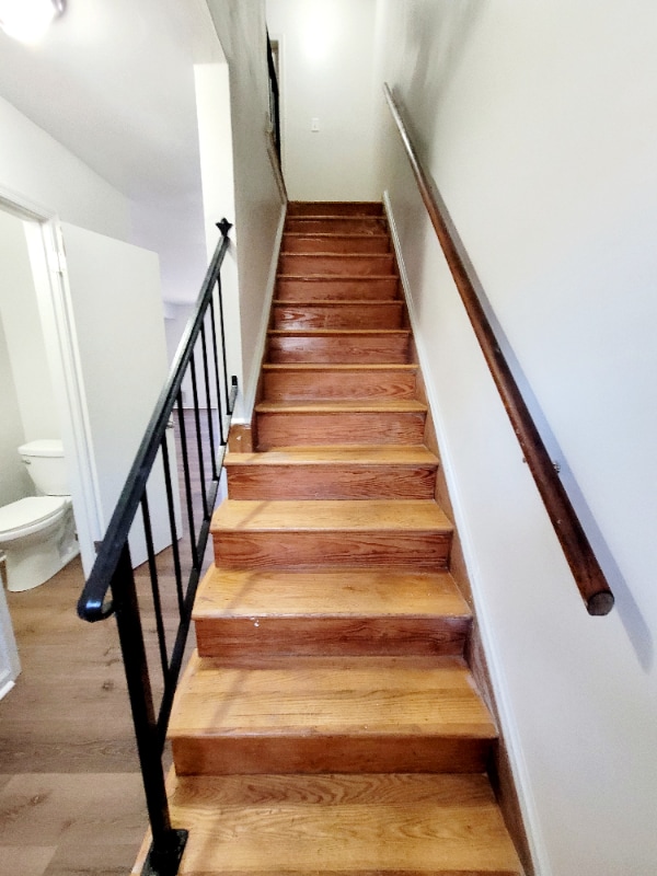 8 Bainbridge Ave