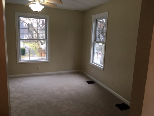 Living room - 658 N Hanover St Floor 2
