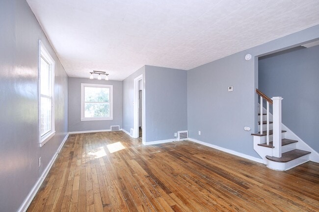 Building Photo - 2 BED 1 BATH BEAUTIFUL SINGLE FAMILY HOME ...