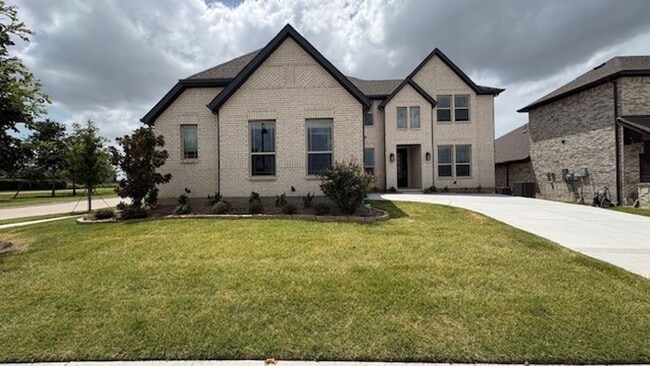 Building Photo - 2 Story Luxury 5 Bedroom Home !!
