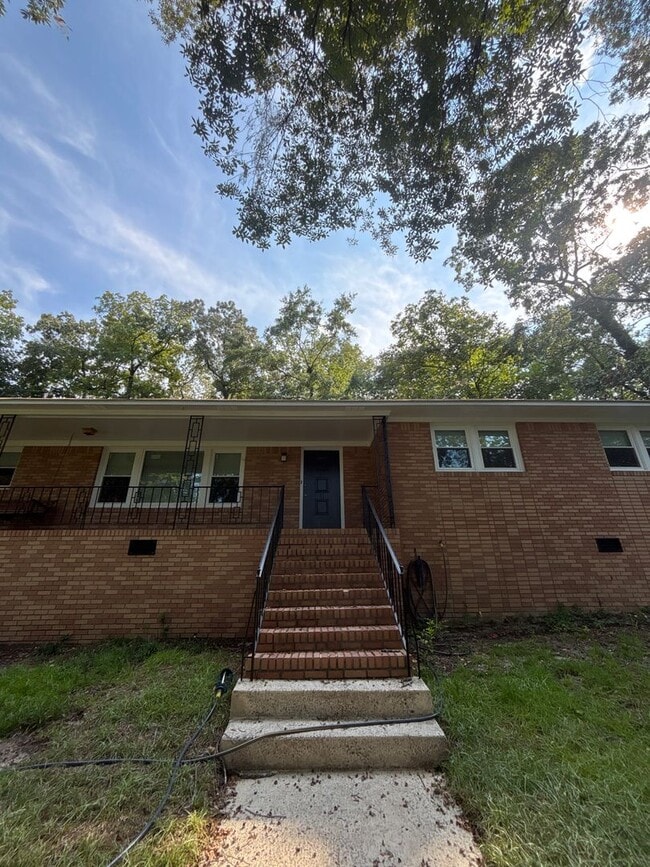 Photo - 3820 Edinburgh Rd