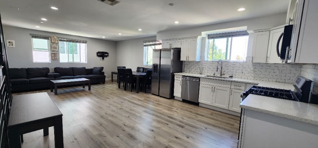 Photo - 4651 W 18th St