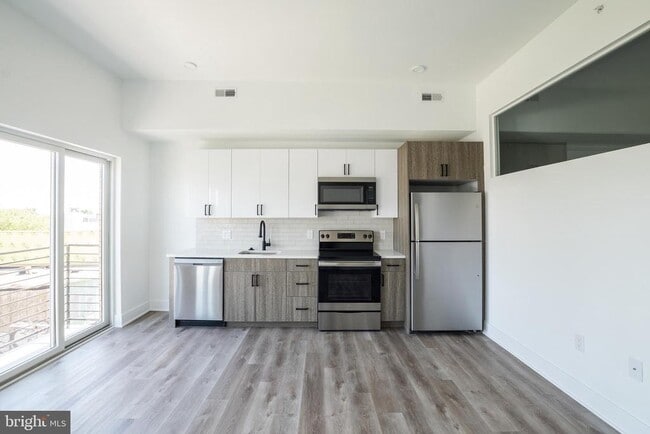 Building Photo - 1420 Point Breeze Ave Unit 201 Rental