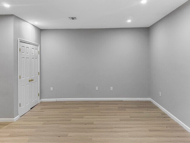 Photo - 729-731-731 Broadway Unidad 2