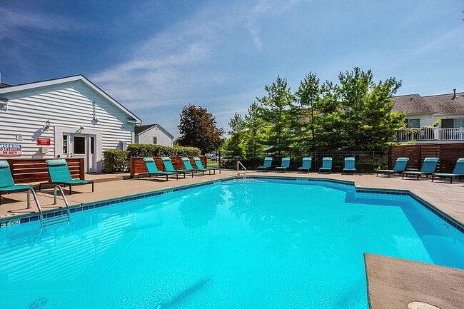 Resort-Style Swimming Pool at Alkire Glen in Columbus, Ohio - Alkire Glen
