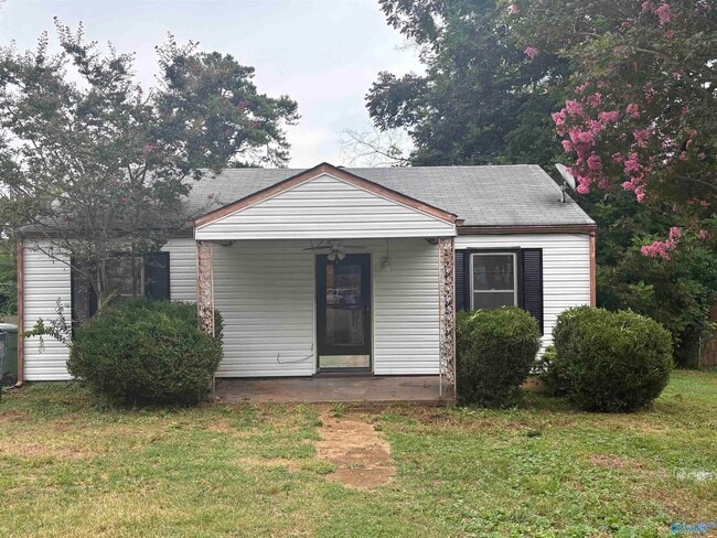 Building Photo - 914 Fairway Dr NW Rental