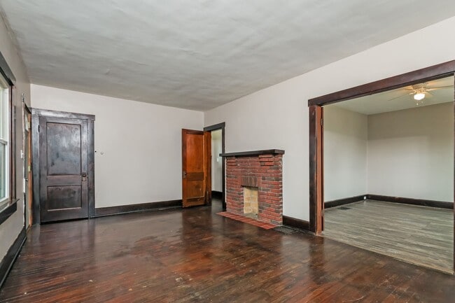 Photo - 327-329-329 N Shaffer St Unit 327