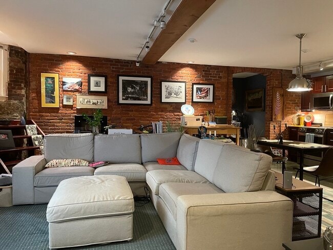 Photo - 1760 Beacon St Unidad 3