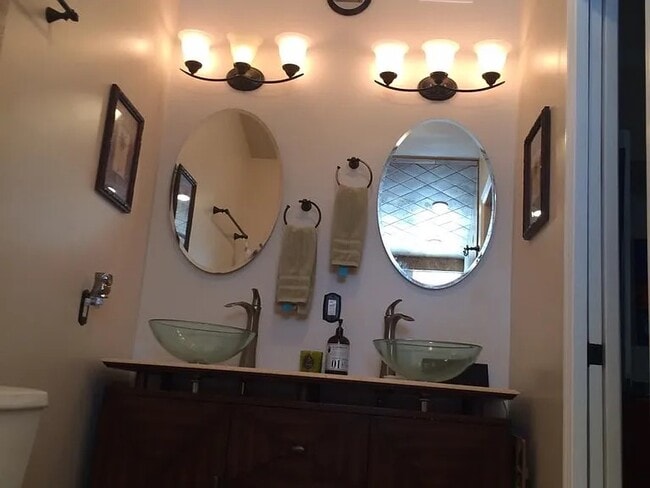 Double Vanity Sink - 2747 Tonto Way