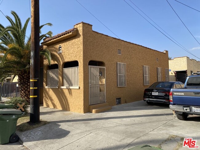 Photo - 711 W 54th St Condo