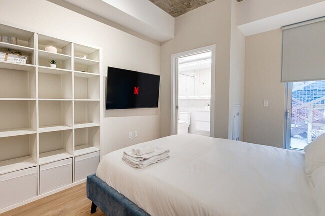 Photo - 742 Rue William Unit FL1-ID1254788P