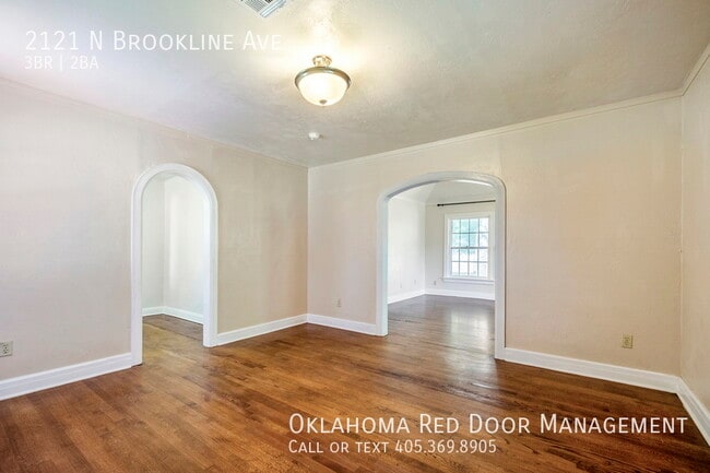 Photo - 2121 N Brookline Ave