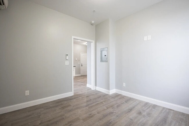 Photo - 6899 Post Rd