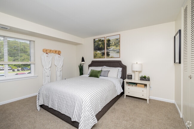 2BR, 1BA - 1,066SF - Primary Bedroom