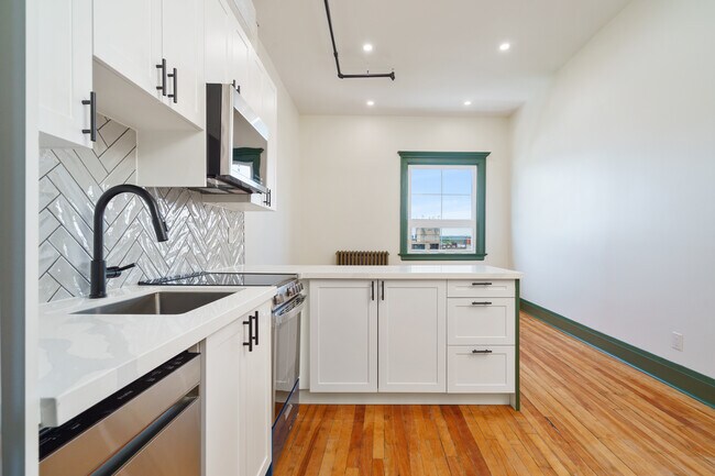 Photo - 72 James St N Unit 407