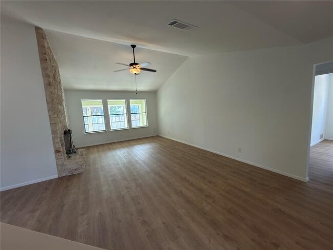 Photo - 1915 Egger Ave
