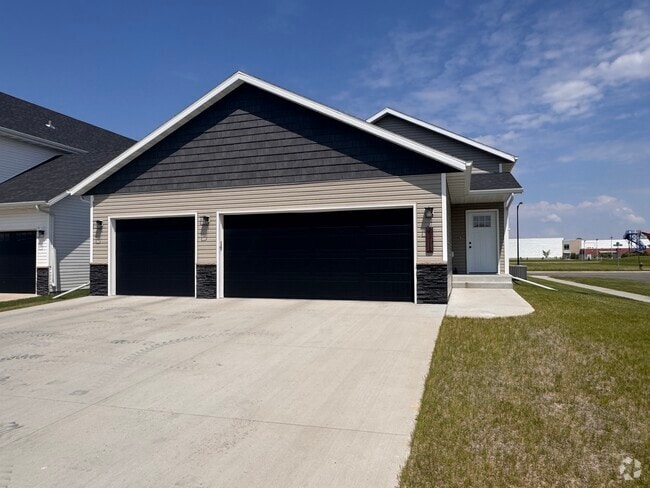 Building Photo - 2311 Eagle Valley Dr S Rental