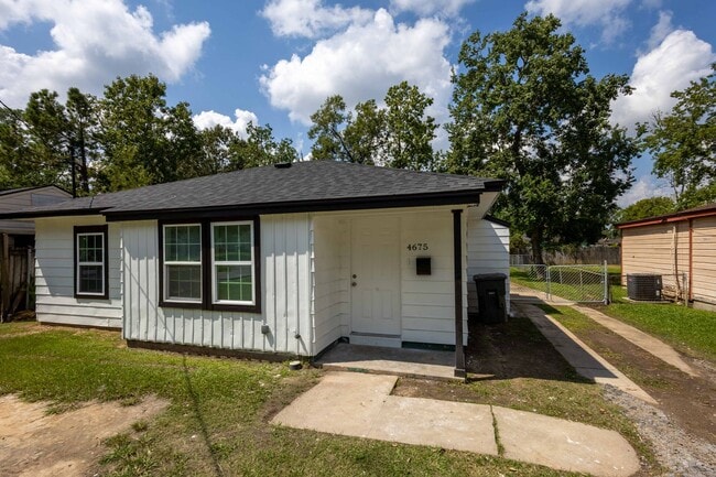 Building Photo - Beautiful 2 Bedroom / 1 Bathroom home in B...
