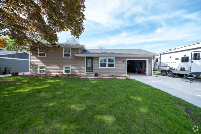 Building Photo - 257 Elm Dr Rental