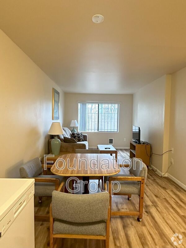Building Photo - 400 10th Ave Rental