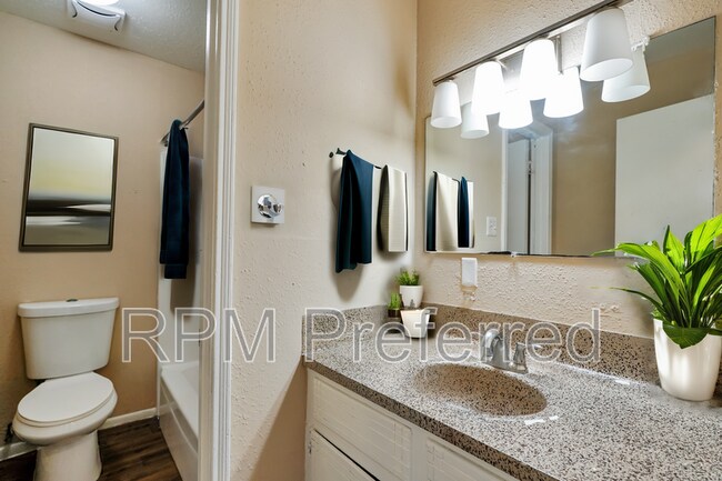 Photo - 427 Hollyvale Dr Condo Unit 19