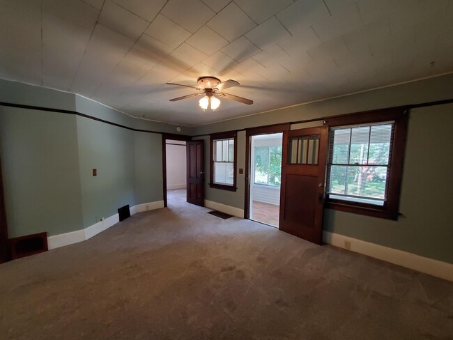 Photo - 722 W 10th St House