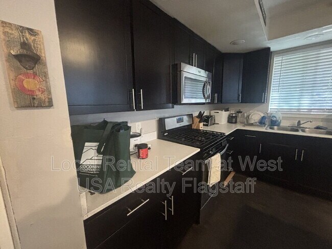 522 S Fountaine St Unit 200