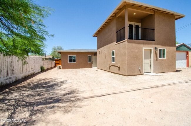 1720 E Edison St