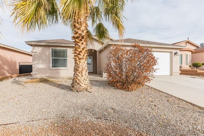 Building Photo - Spacious 3 Bedroom 2 Bath Home in Quiet Ne...