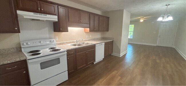 Photo - 322 E Jenkins St