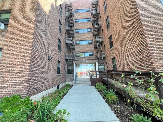 Building Photo - 73-03 Bell Blvd Unit 5M Rental