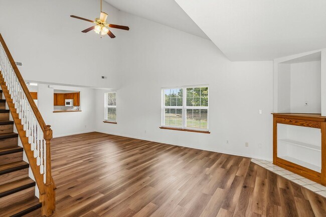 1725-1727-1727 Louise Cir