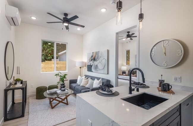 Photo - Modern 1-Bedroom Home in the Heart of San ... Unidad 301