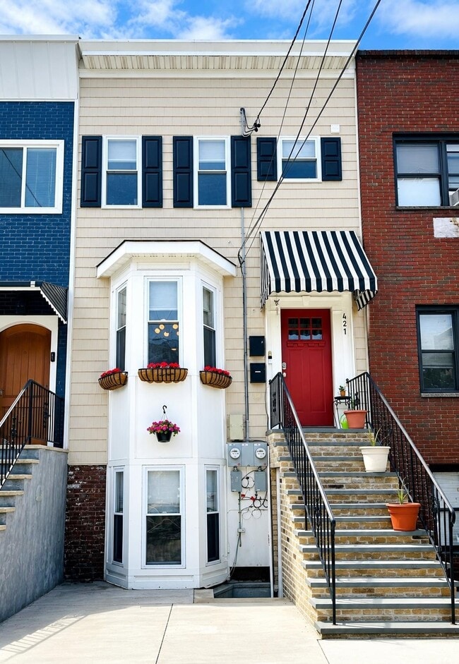 Photo - 421 7th St
