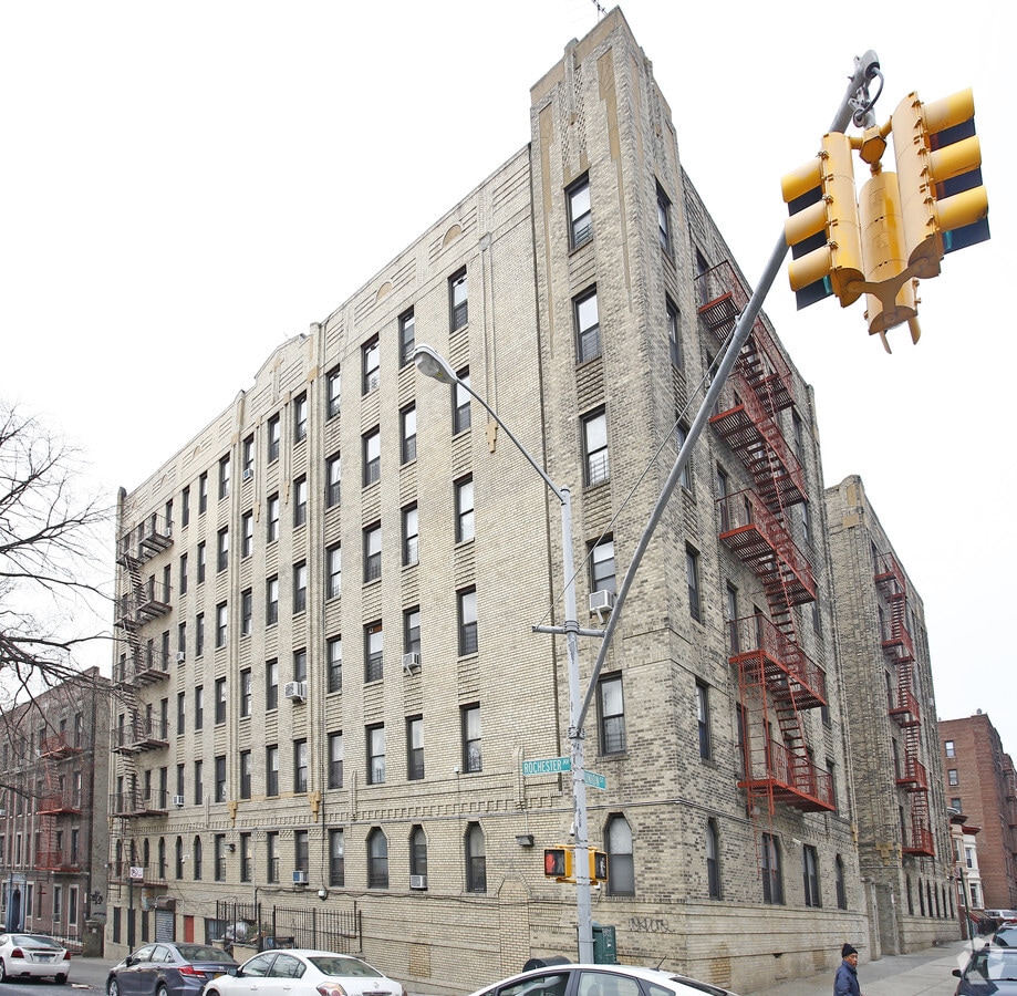 Photo - 1776 Union St Apartments