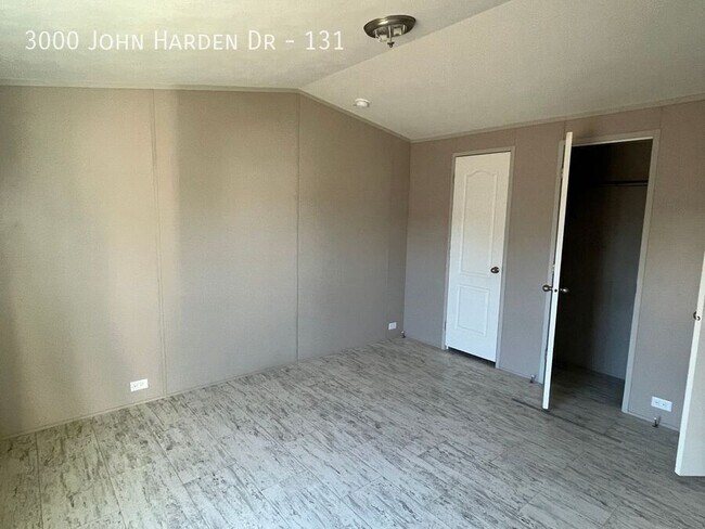 Photo - 3000 John Harden Dr